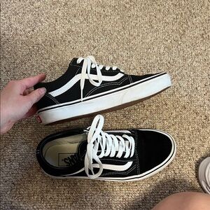 Vans Women's Black and White Low-Top Sneakers